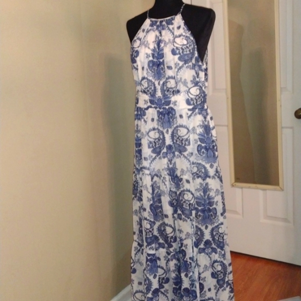 A long blue sleeveless dress